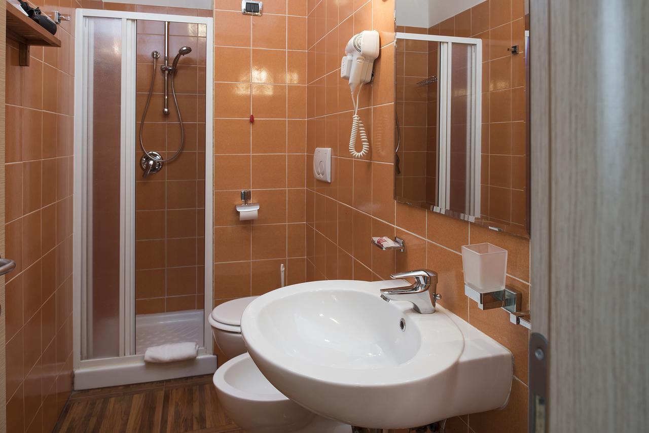 Guest house 111 Coladirienzo - By Ad 2*